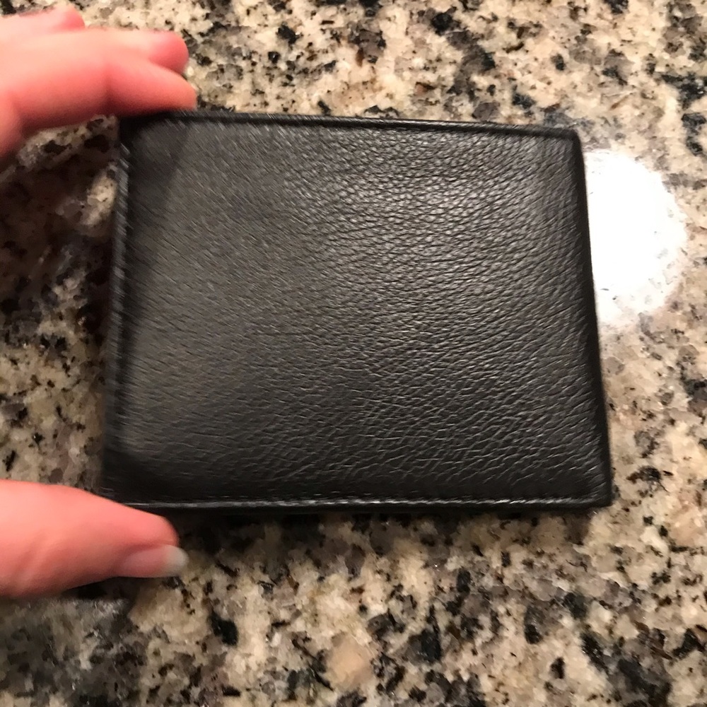 Guess Wallet - Picture 5 of 5